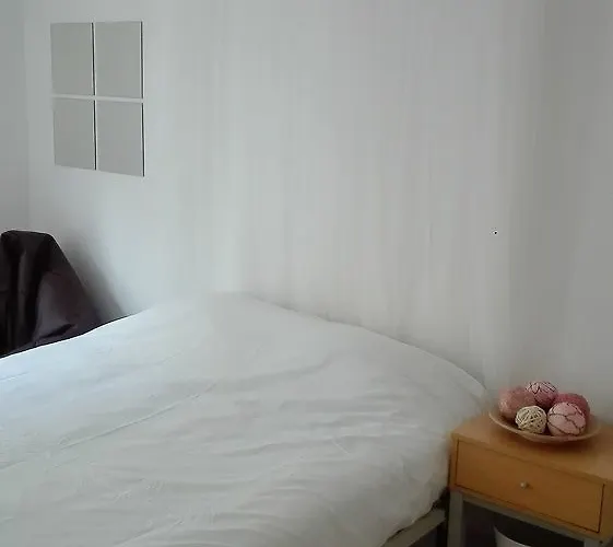 Bica Apartments بيت ضيافة 3*